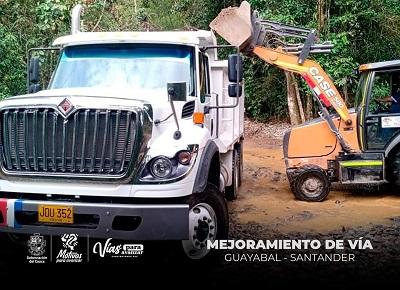 maquinaria del departamento trabajando 