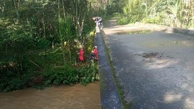 Bomberos Voluntarios encuentran el cuerpo de un menor de ocho años