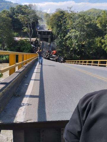 Puente rio La Vieja 