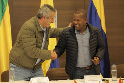 El ministro del Interior Luis Fernando Velasco, junto al Gobernador del Cauca Elías Larrahondo Carabalí 