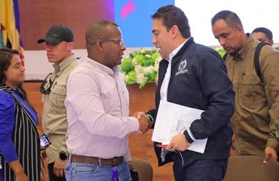 Registrador Nacional Alexander Vega, el Gobernador del Cauca, Elías Larrahondo Carabalí