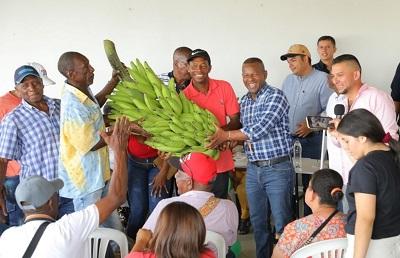 Gobernador del Cauca y comunidades de platanicultores