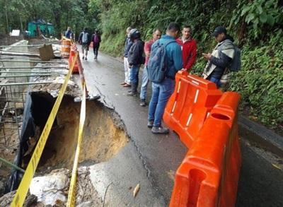 cierre de la vía hacia el Valle de Cocora